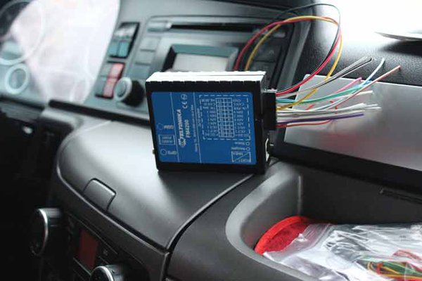 Установка GPS трекера на машину 